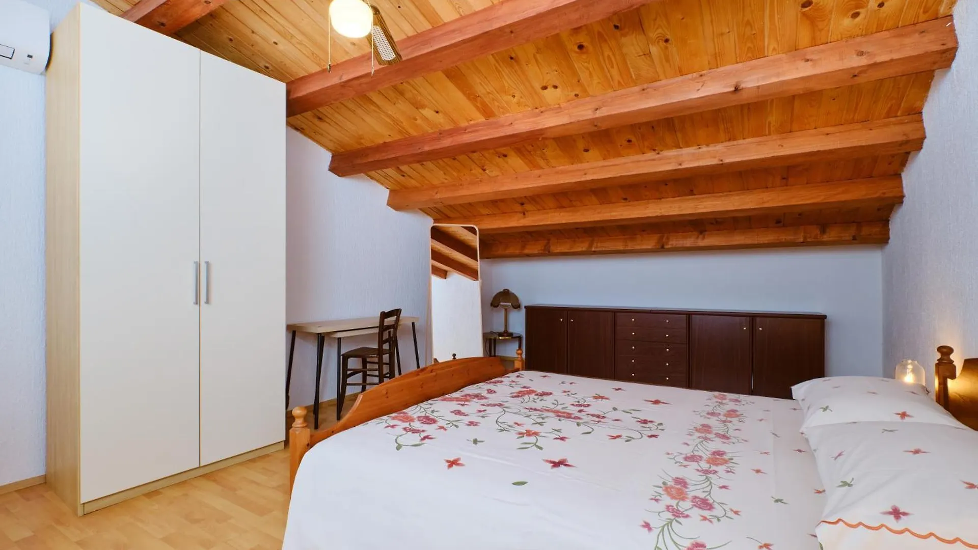 Nyaraló Domus Olivae Villa Nerezine